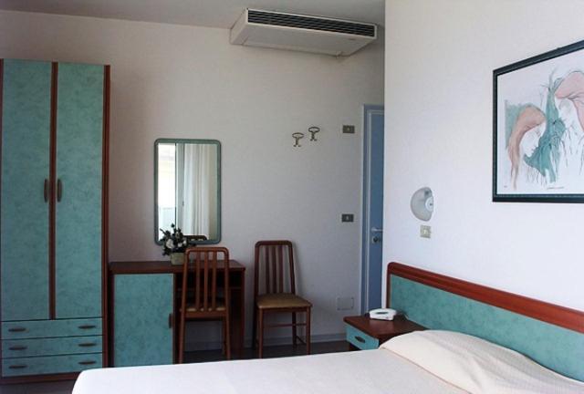 Hotel Bellavista-Olympic Римини Экстерьер фото